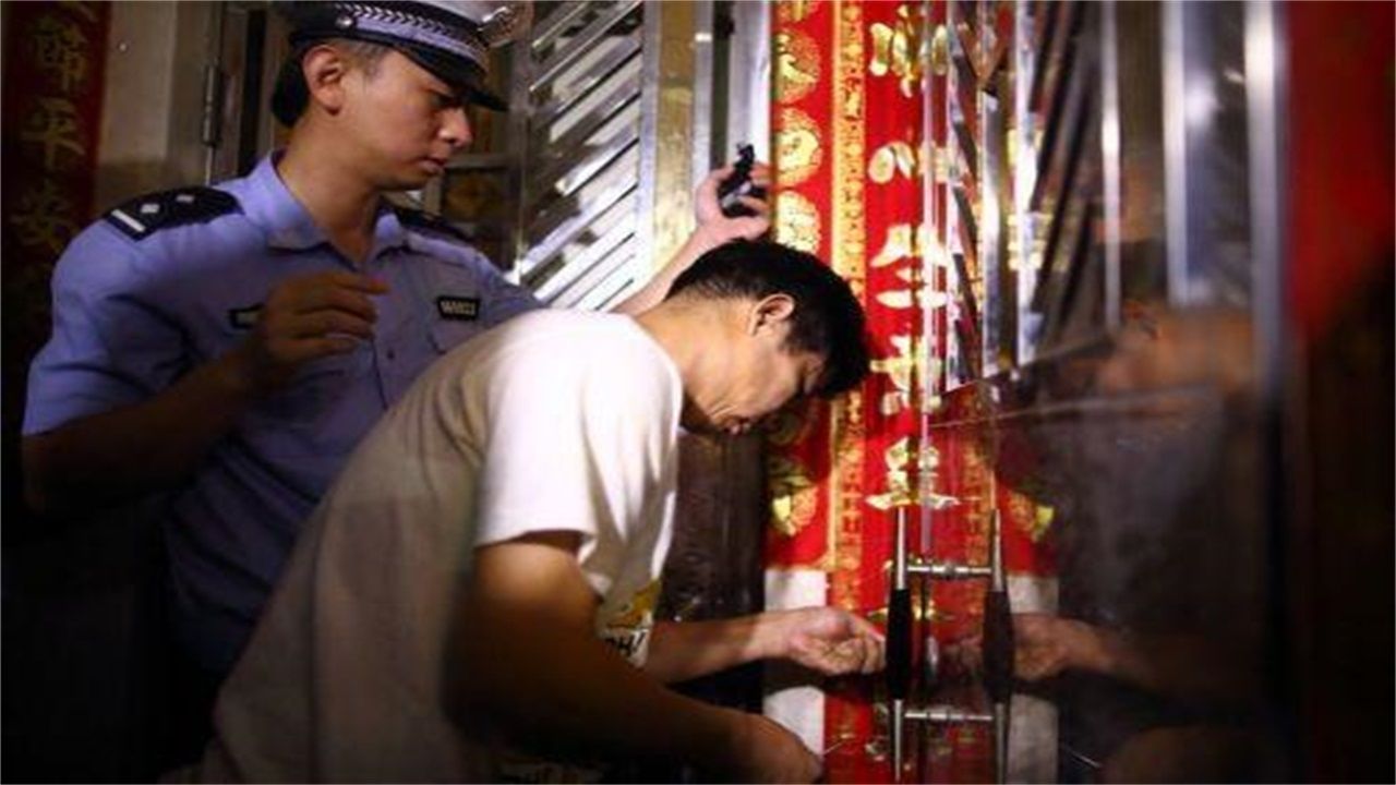 南宁请开锁师傅开了锁后，师傅